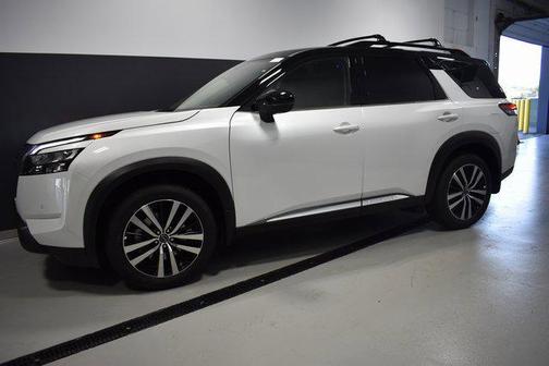 2025 Nissan Pathfinder Platinum 4WD