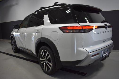 2025 Nissan Pathfinder Platinum 4WD