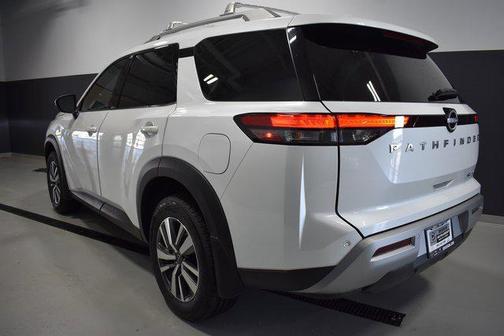2025 Nissan Pathfinder SL 4WD