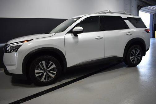 2025 Nissan Pathfinder SL 4WD