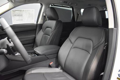 2025 Nissan Pathfinder SL 4WD