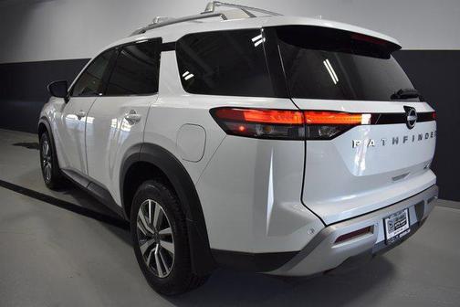 2025 Nissan Pathfinder SL 4WD