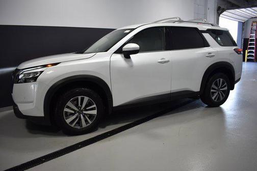 2025 Nissan Pathfinder SL 4WD