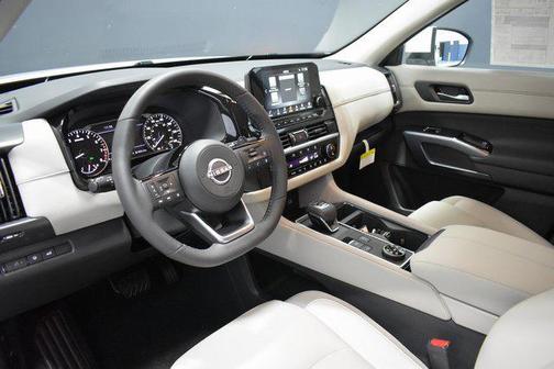 2025 Nissan Pathfinder SL 4WD