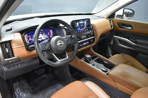 2023 Nissan Pathfinder Platinum 4WD