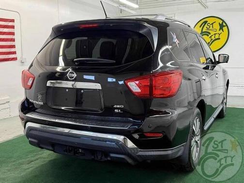 2017 Nissan Pathfinder SL
