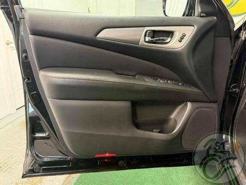 2017 Nissan Pathfinder SL