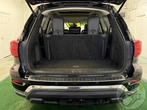 2017 Nissan Pathfinder SL