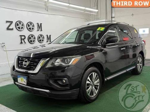 2017 Nissan Pathfinder SL