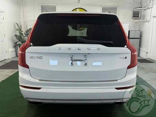 2020 Volvo XC90 T6 Momentum