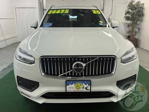 2020 Volvo XC90 T6 Momentum