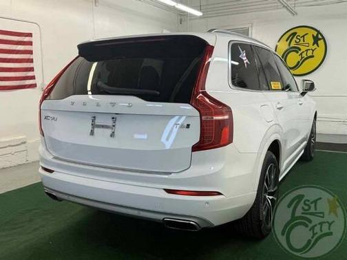 2020 Volvo XC90 T6 Momentum