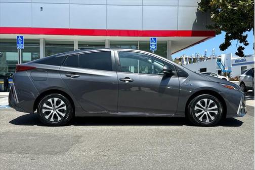 2022 Toyota Prius Prime XLE
