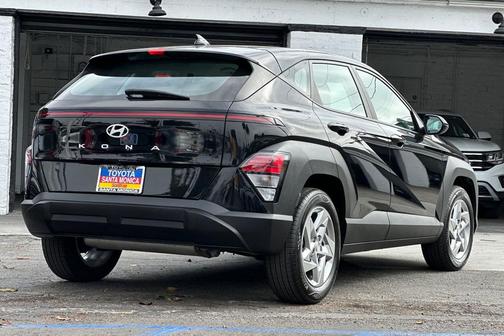 2025 Hyundai KONA SE