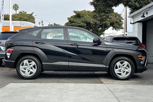2025 Hyundai KONA SE
