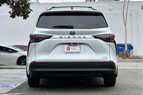 2024 Toyota Sienna XLE 8 Passenger