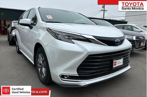 2024 Toyota Sienna XLE 8 Passenger