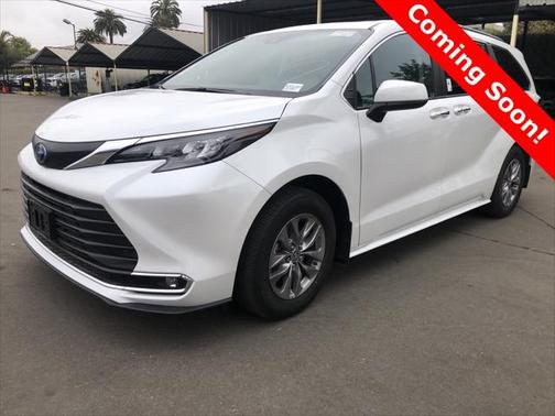 2024 Toyota Sienna XLE 8 Passenger