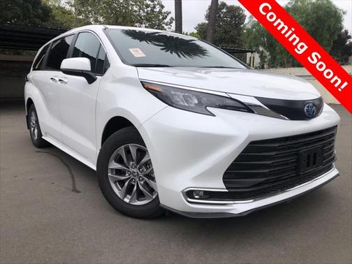 2024 Toyota Sienna XLE 8 Passenger