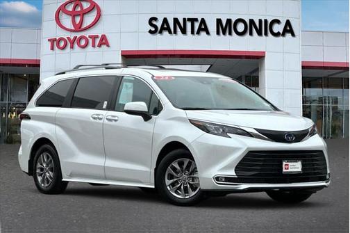 2024 Toyota Sienna XLE 8 Passenger
