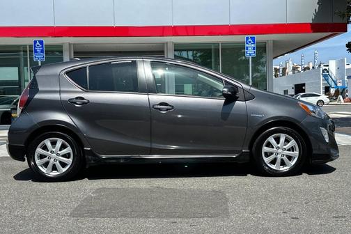 2017 Toyota Prius c Four