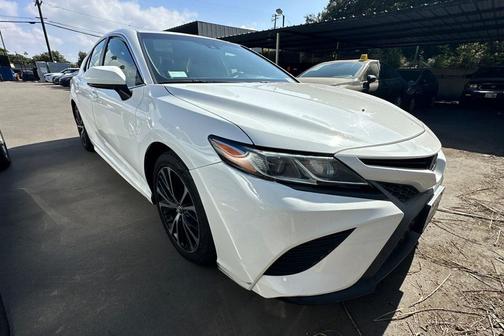 2020 Toyota Camry SE