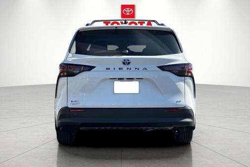 2025 Toyota Sienna LE