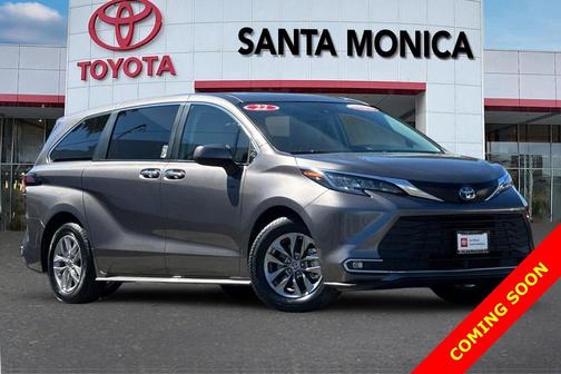 2022 Toyota Sienna XLE
