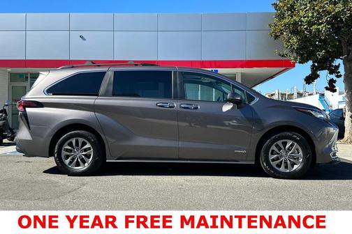 2021 Toyota Sienna XLE 8 Passenger