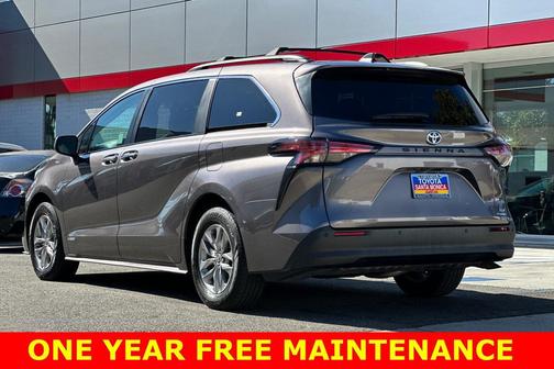 2021 Toyota Sienna XLE 8 Passenger