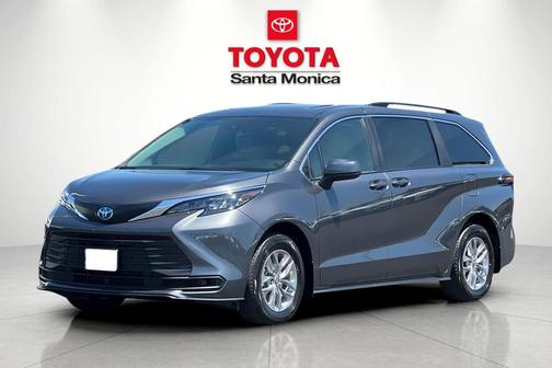 2025 Toyota Sienna LE