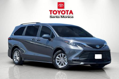 2025 Toyota Sienna LE