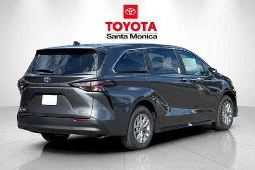 2025 Toyota Sienna XLE
