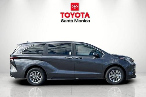 2025 Toyota Sienna XLE