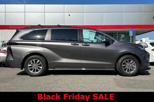 2023 Toyota Sienna XLE