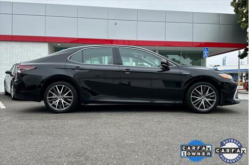 2021 Toyota Camry Hybrid XLE