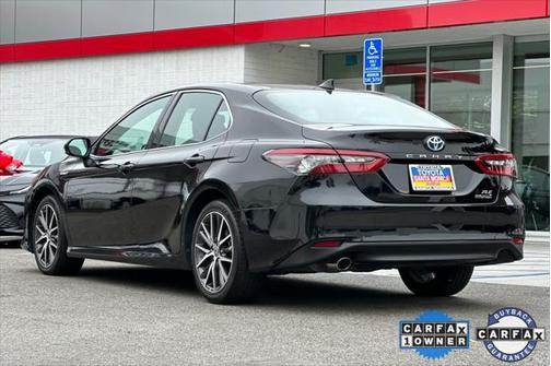 2021 Toyota Camry Hybrid XLE