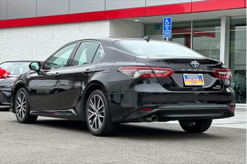 2021 Toyota Camry Hybrid XLE
