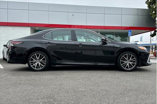 2021 Toyota Camry Hybrid XLE