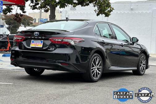 2021 Toyota Camry Hybrid XLE