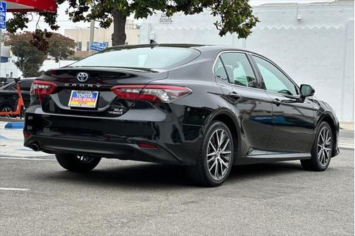 2021 Toyota Camry Hybrid XLE