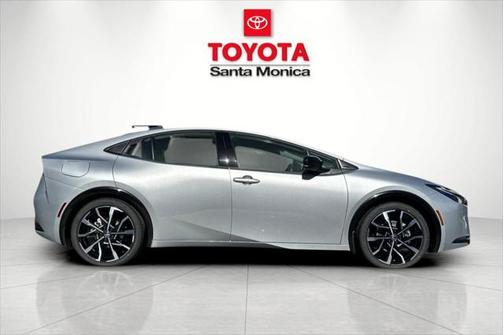 2025 Toyota Prius L