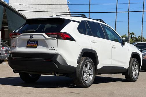 2022 Toyota RAV4 Hybrid LE