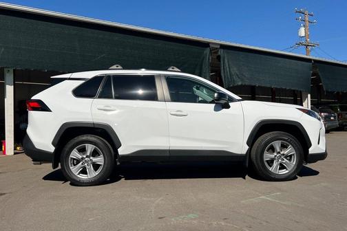 2022 Toyota RAV4 Hybrid LE