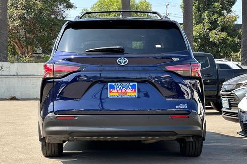 2021 Toyota Sienna XLE 8 Passenger