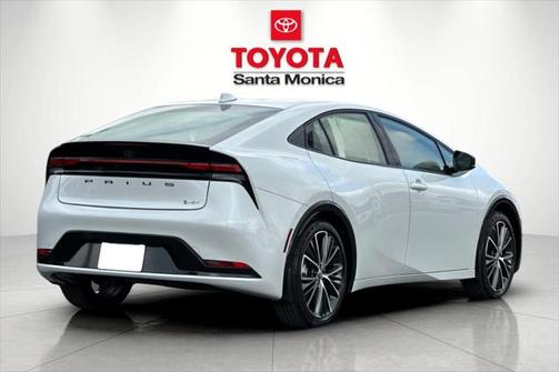 2025 Toyota Prius XLE