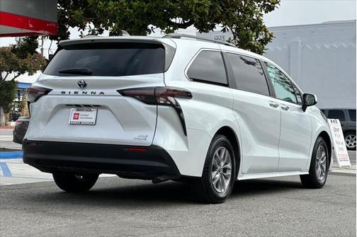 2023 Toyota Sienna XLE 7 Passenger