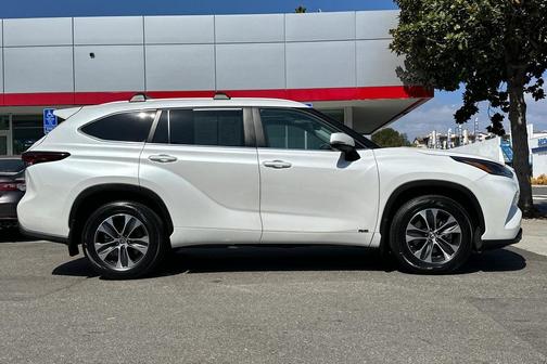 2024 Toyota Highlander Hybrid XLE