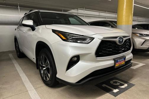 2024 Toyota Highlander Hybrid XLE
