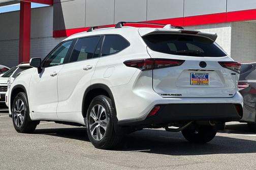 2024 Toyota Highlander Hybrid XLE